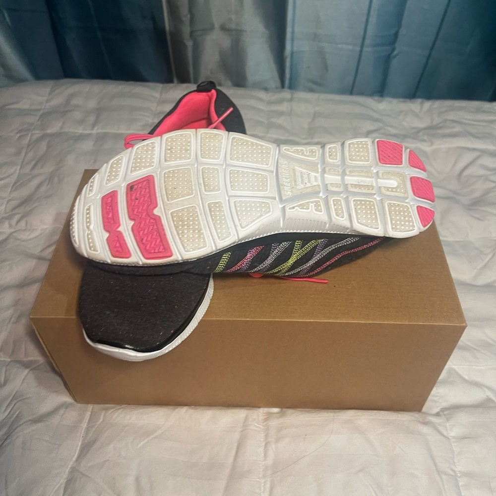 Sketchers Dark Gray Memory Foam Size 9.. Like New - image 3